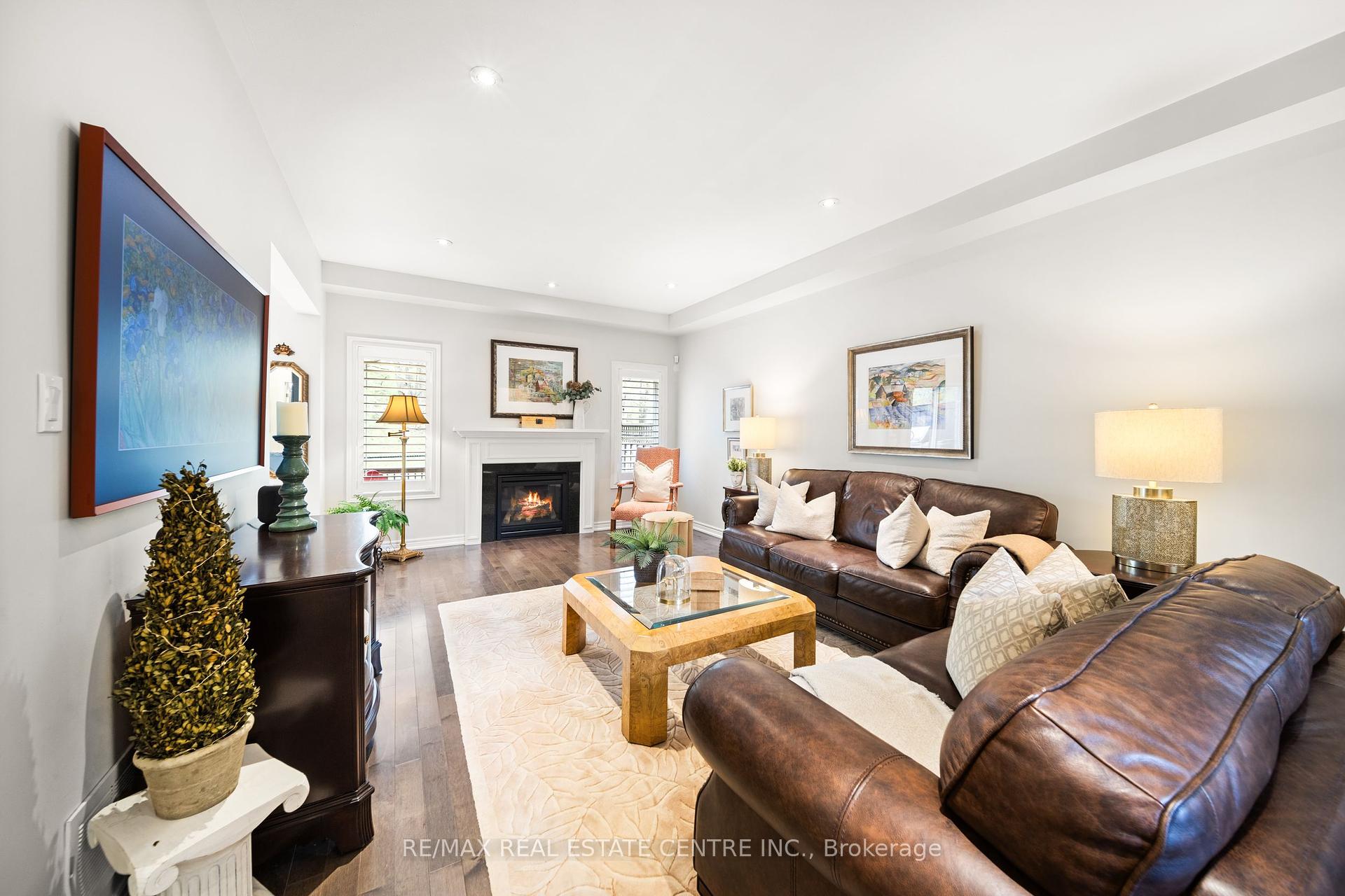 3 Bedrooms Condo at 441 Stonehenge, Hamilton For sale