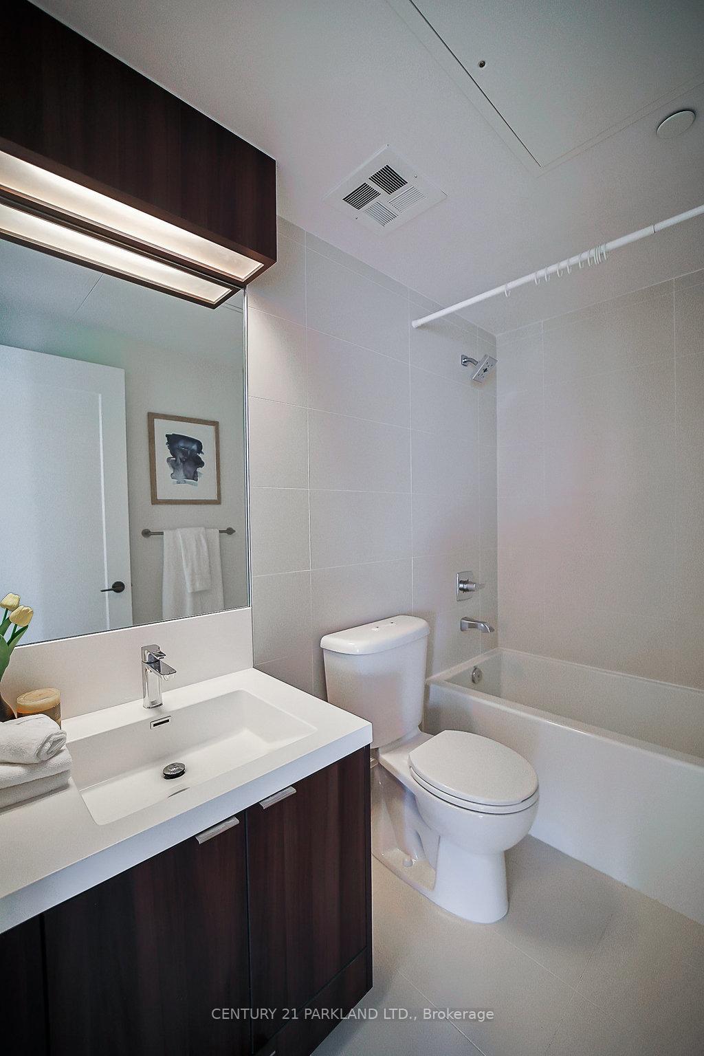 2 Bedrooms Condo at 101 Erskine, Toronto For sale