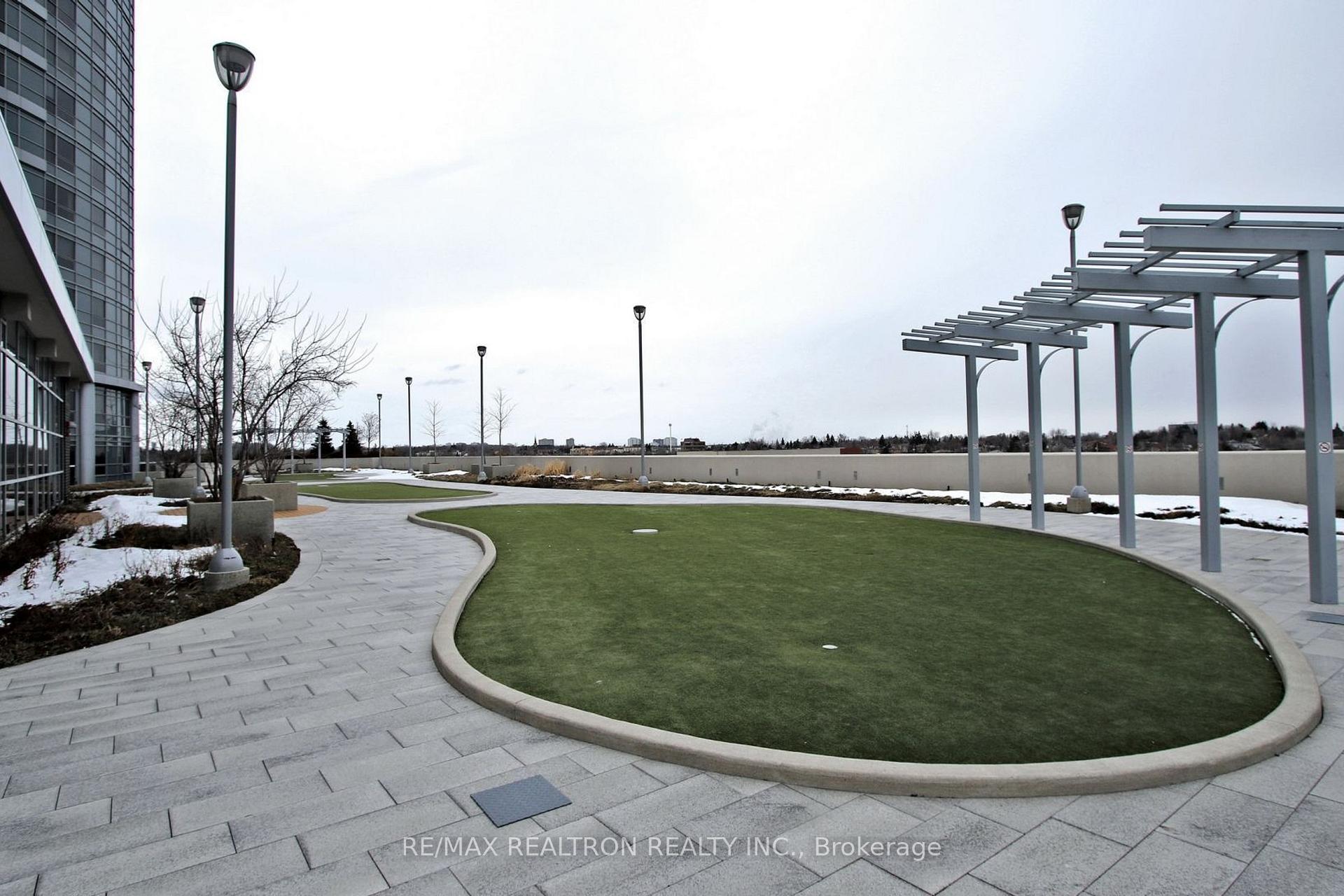 2 Bedrooms Condo at 125 Village Green, Toronto For sale
