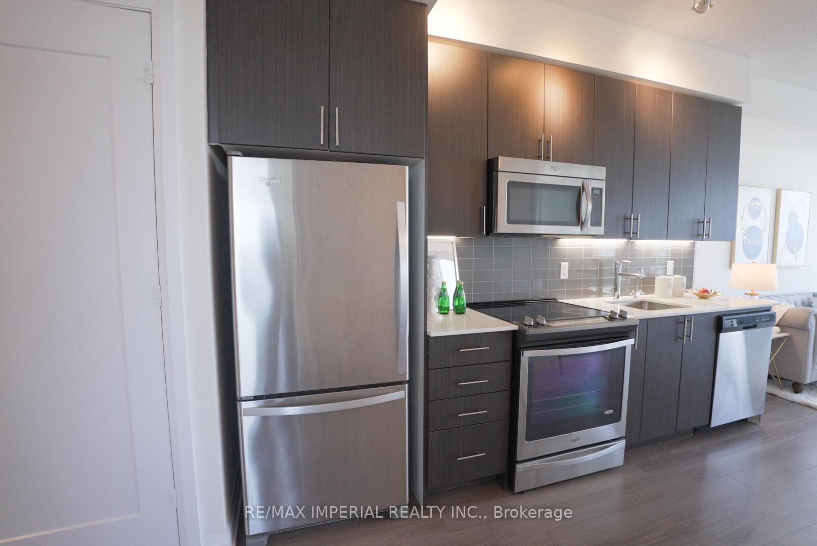 2 Bedrooms Condo at 18 Graydon Hall, Toronto For sale