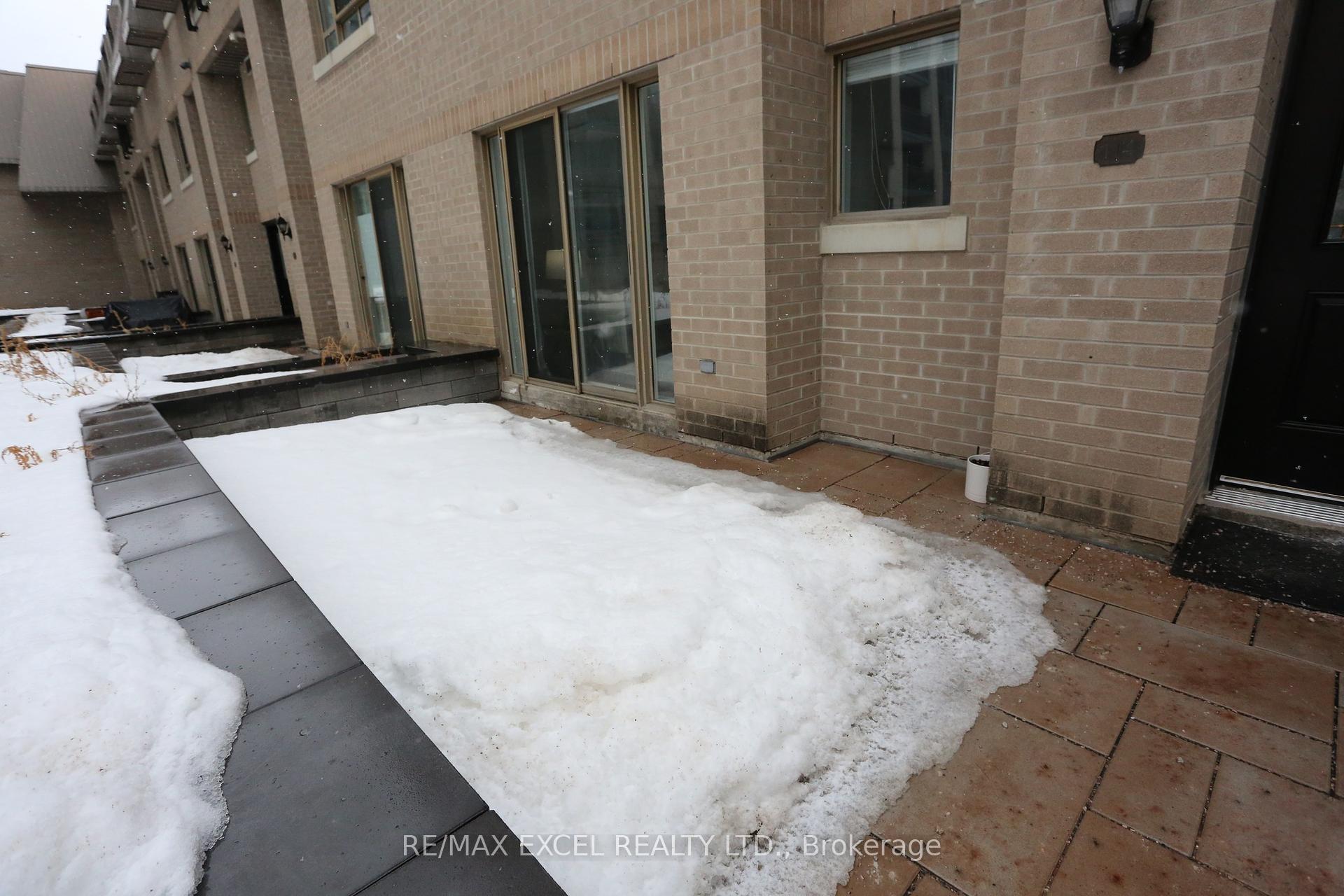 2 Bedrooms Condo at 38 Hollywood, Toronto For sale