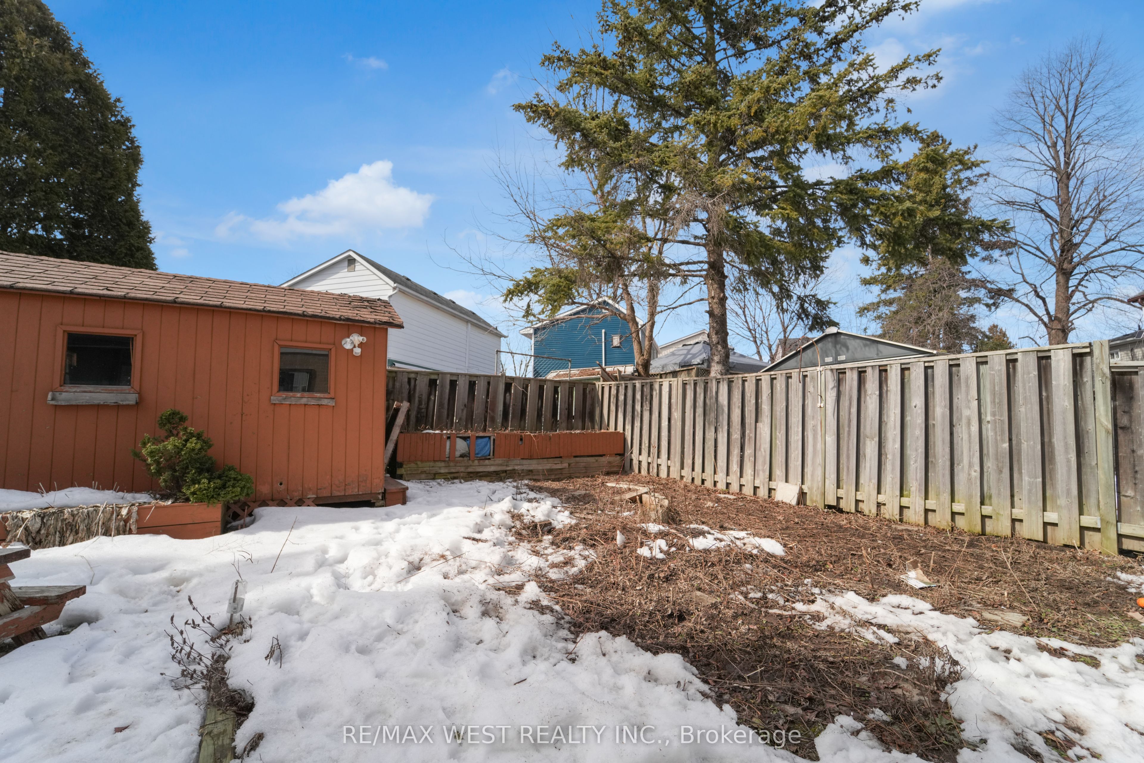 18 Jasmine Square
