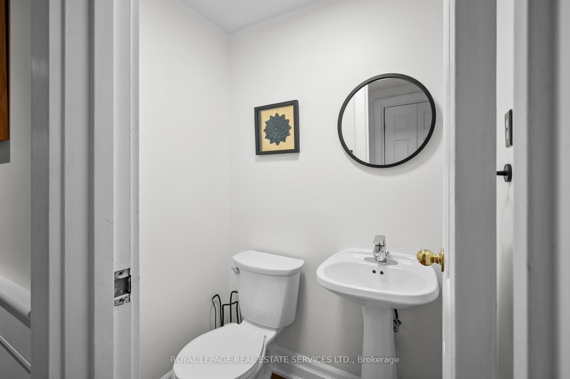 3 Bedrooms Condo at 2098 Marine, Oakville For sale