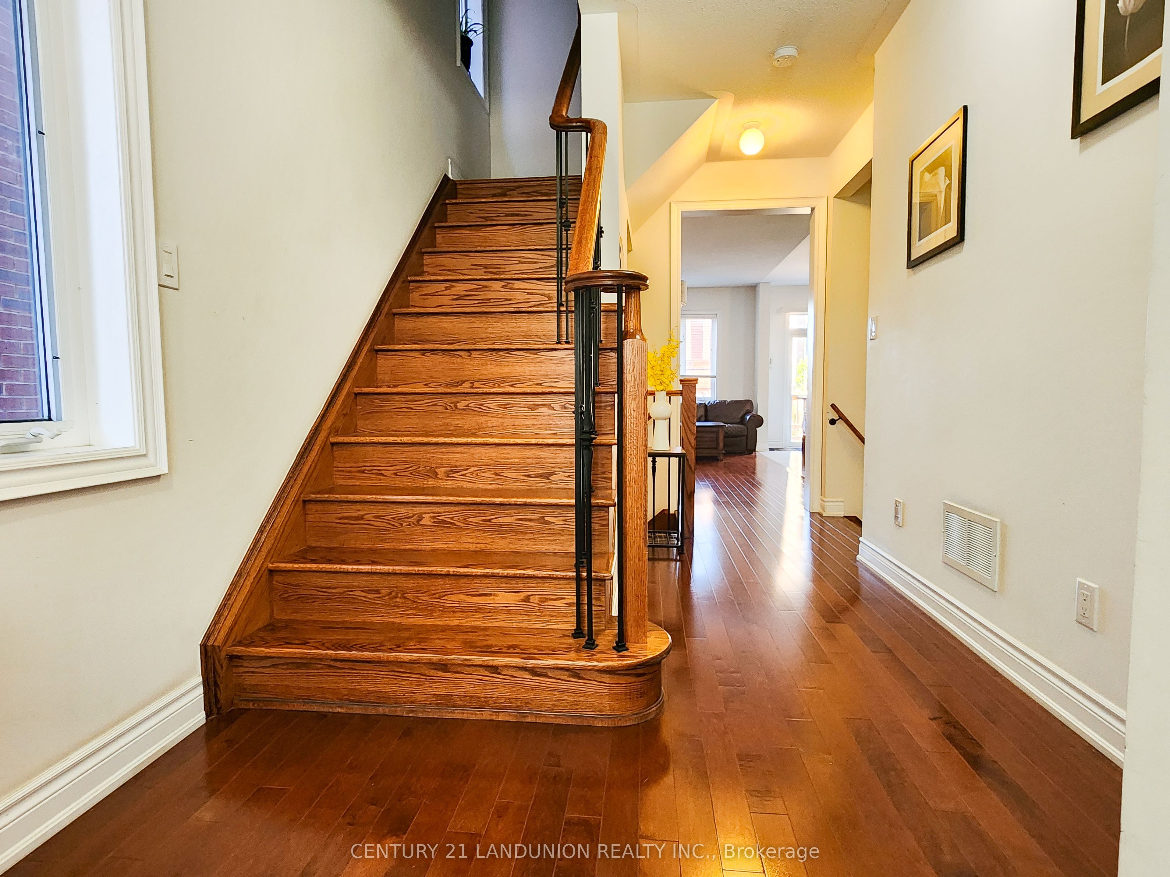 35 Goldthread Terrace