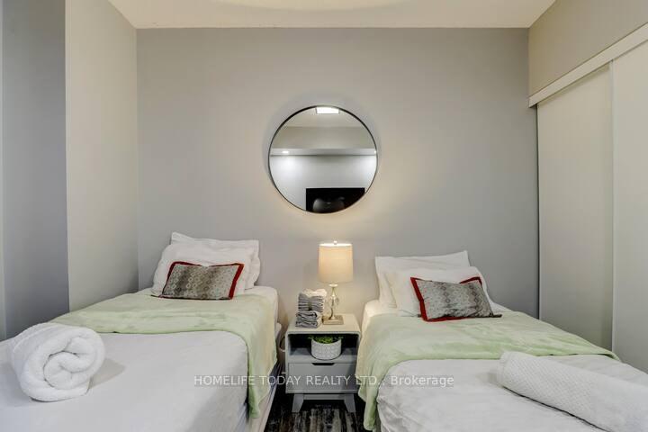 3 Bedrooms Condo at 300 Front, Toronto For sale