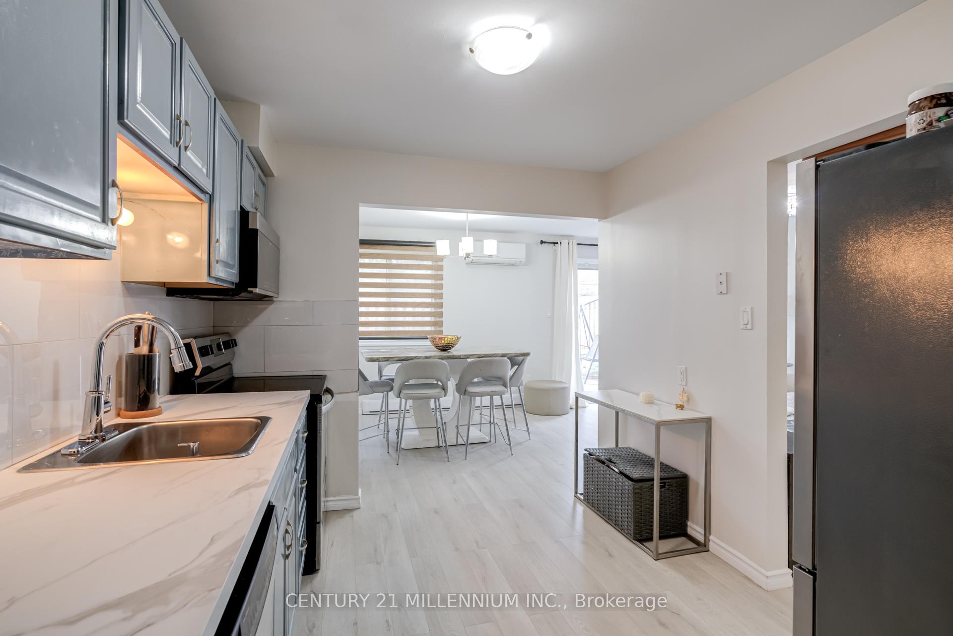 3 Bedrooms Condo at 6797 Formentera, Mississauga For sale
