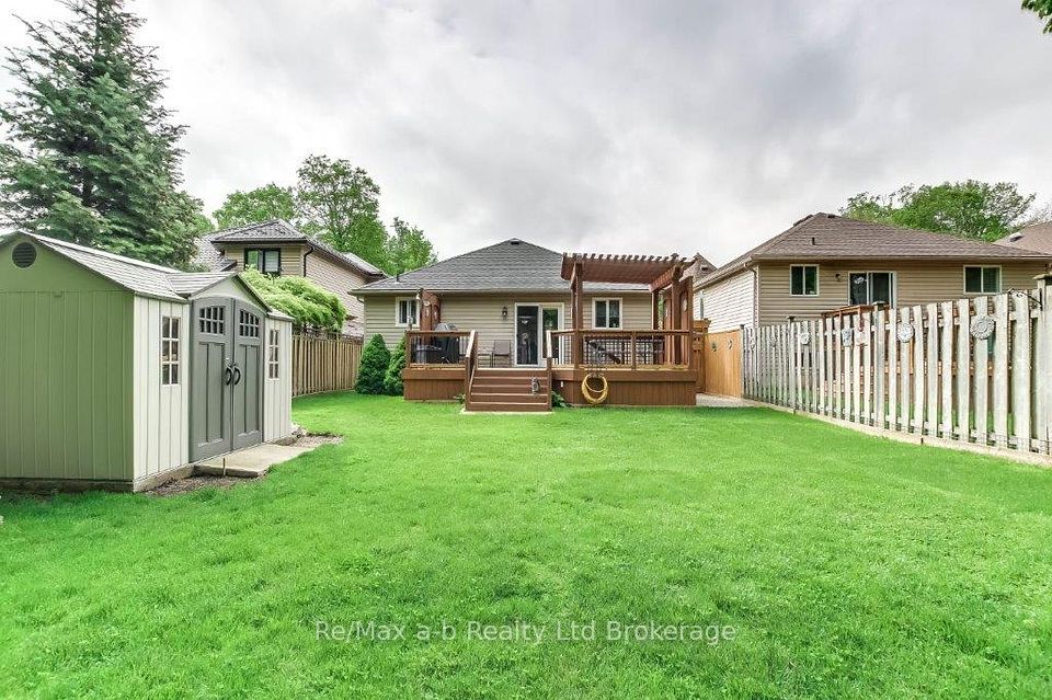 25 Pembers Pass, Woodstock, ON N4S 8Z5