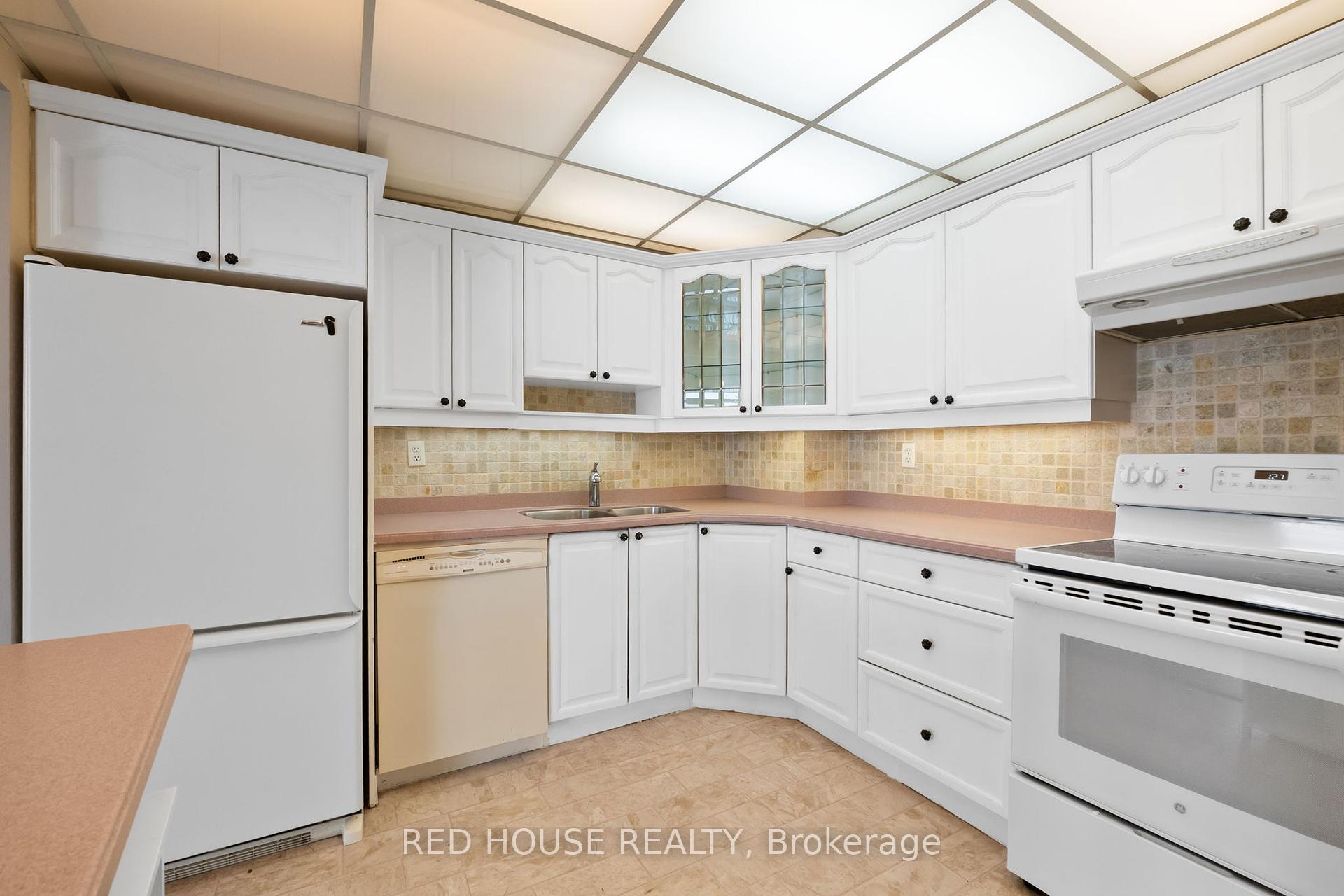 3 Bedrooms Condo at 500 Green, Hamilton For sale