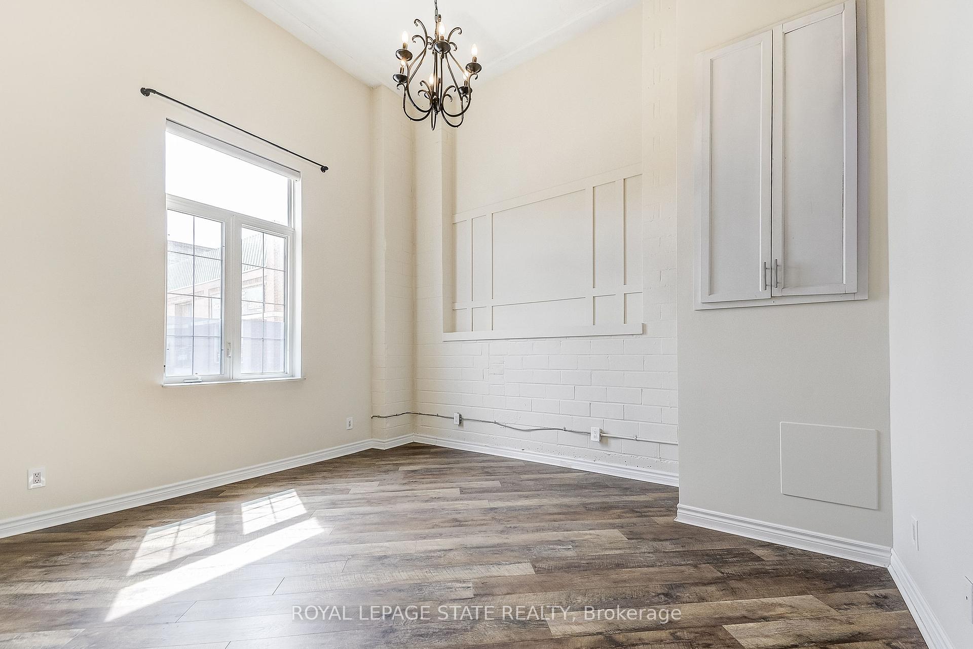 2 Bedrooms Condo at 80 King William, Hamilton For sale