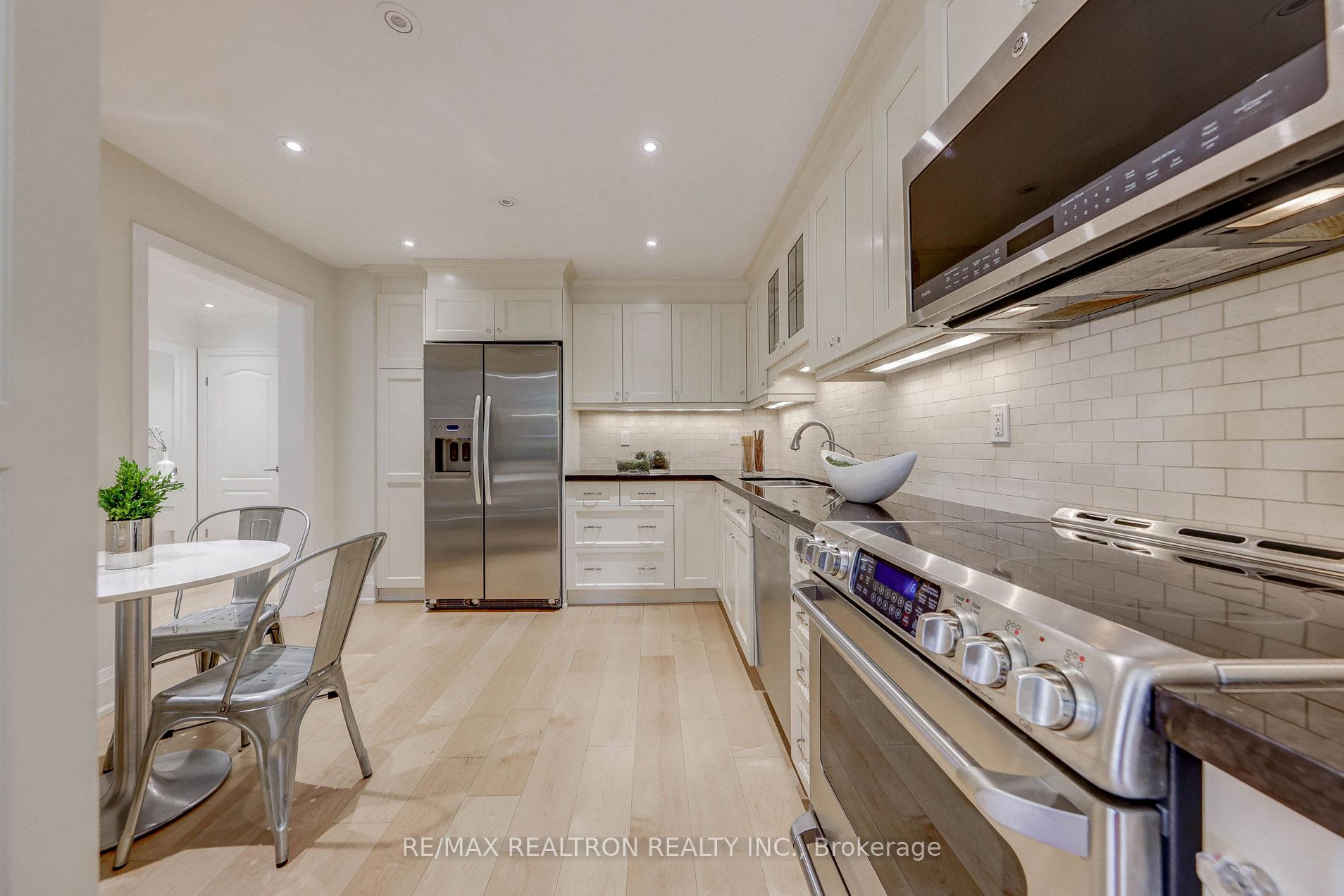 5 Bedrooms Condo at 14 Anvil Millway, Toronto For sale