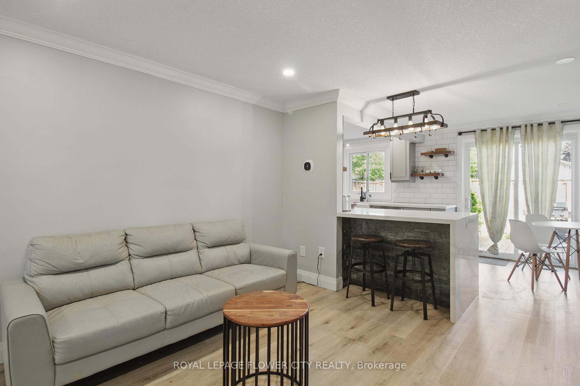 3 Bedrooms Condo at 151 Gateshead, Hamilton For sale