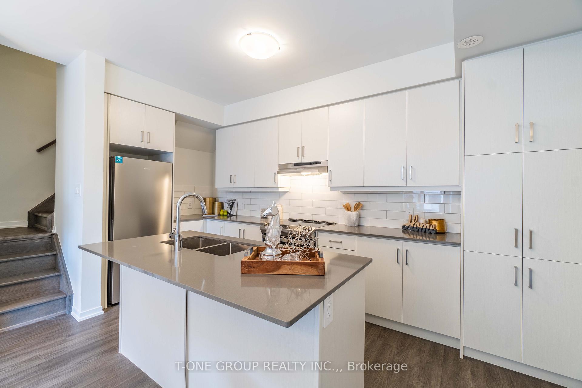 3 Bedrooms Condo at 10 Almond Blossom, Vaughan For sale