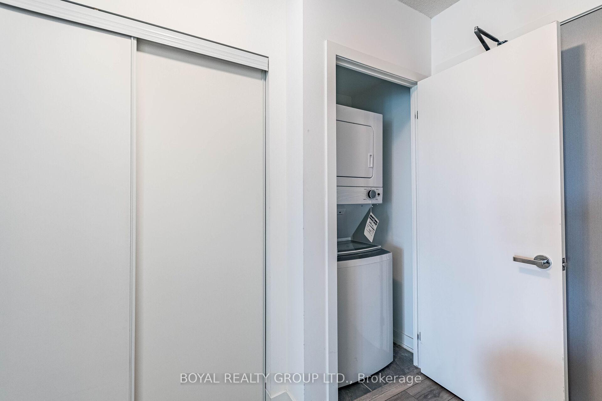 2 Bedrooms Condo at 3200 Dakota Common, Burlington For sale