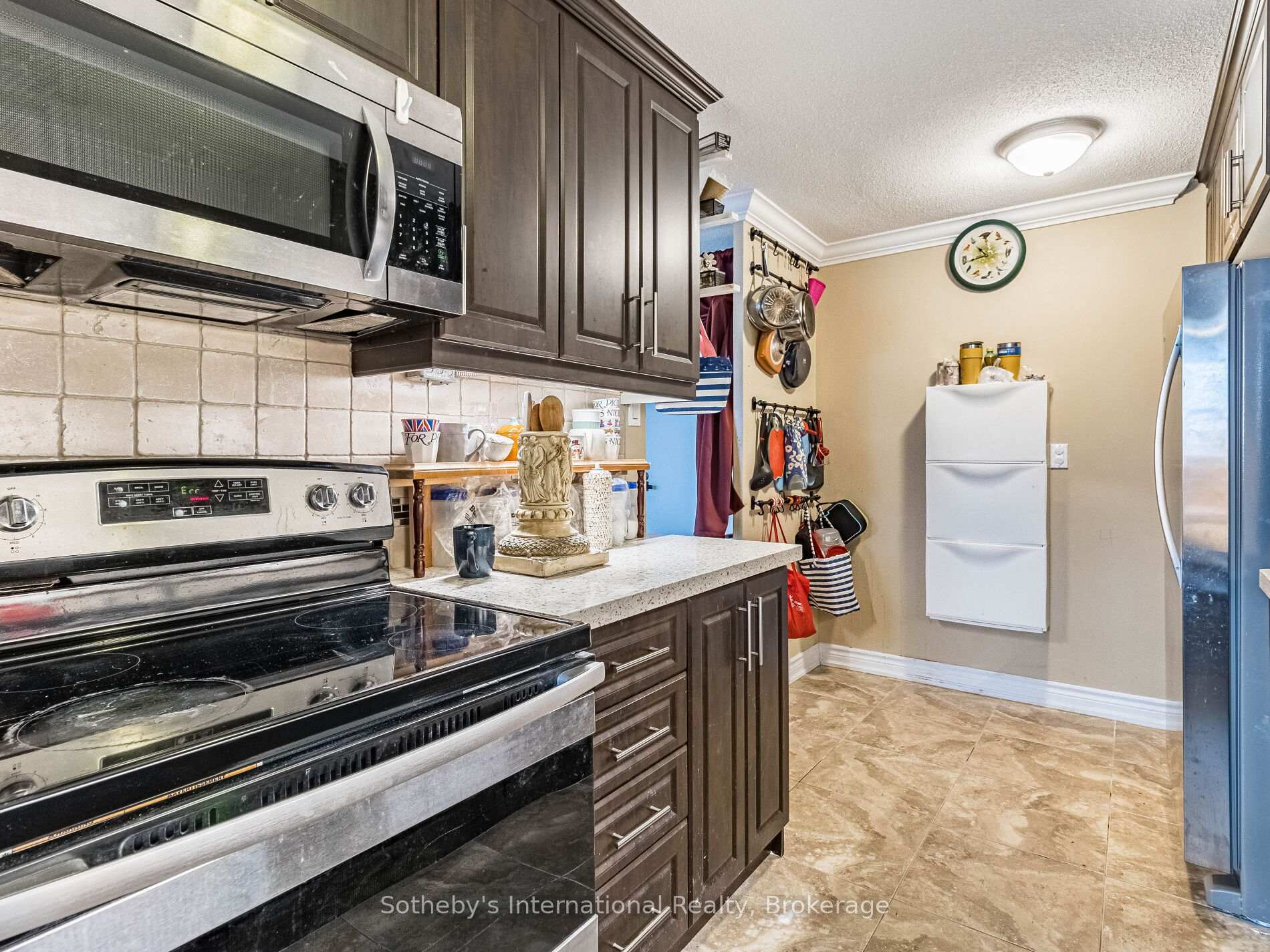 3 Bedrooms Condo at 3120 Kirwin,  Mississauga For sale