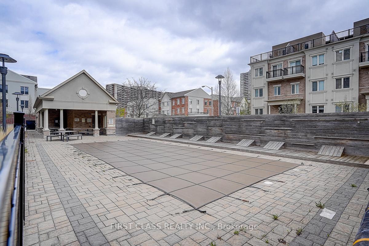 3 Bedrooms Condo at 17 Coneflower,  Toronto For sale