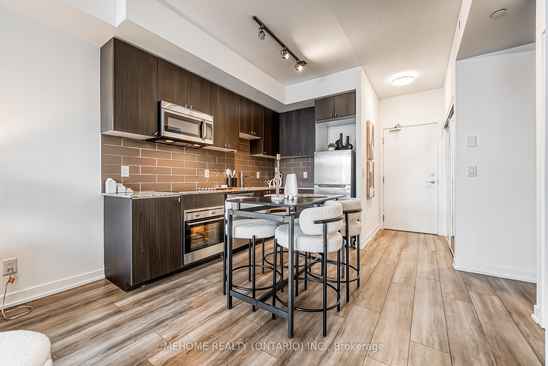 2 Bedrooms Condo at 18 Rean, Toronto For sale