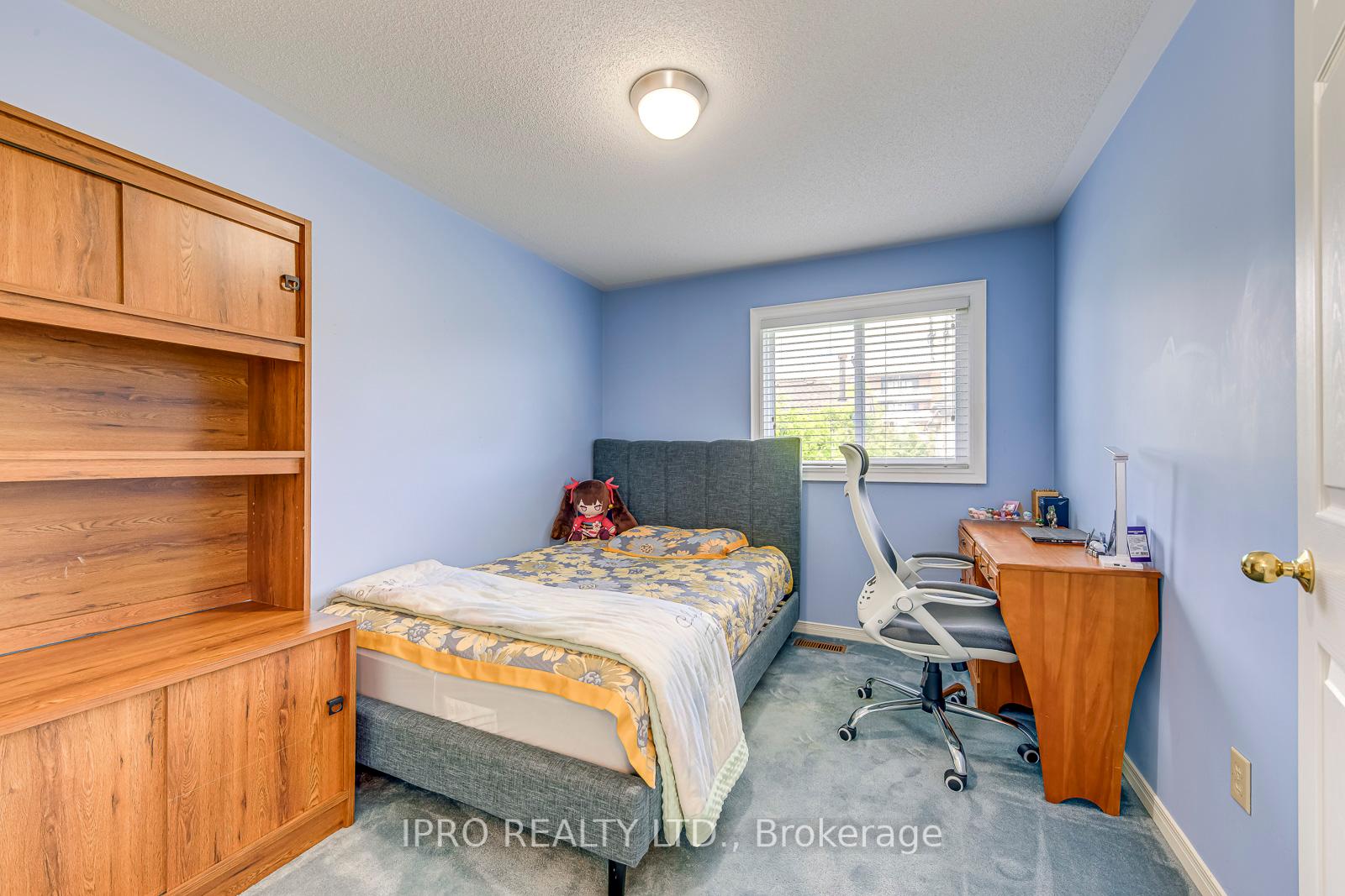 3 Bedrooms Condo at 2051 MERCHANTS, Oakville For sale