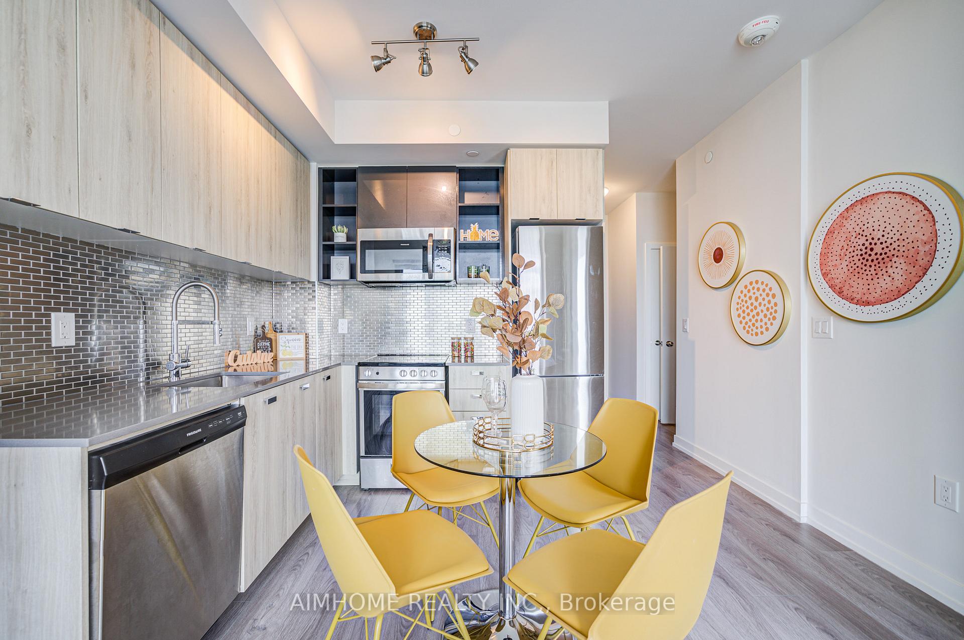 2 Bedrooms Condo at 10 De Boers, Toronto For sale