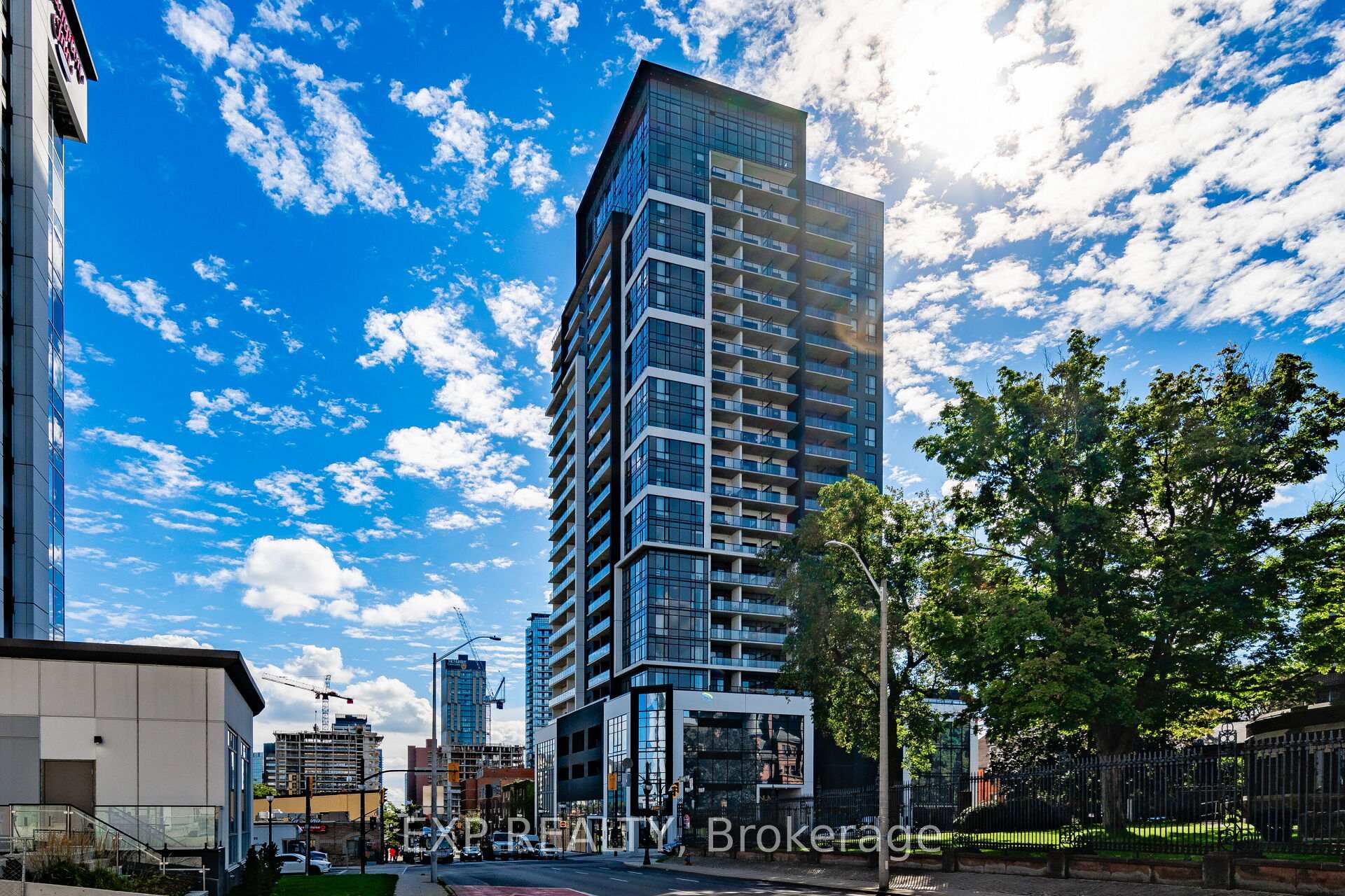 2 Bedrooms Condo at 15 Queen, Hamilton For sale