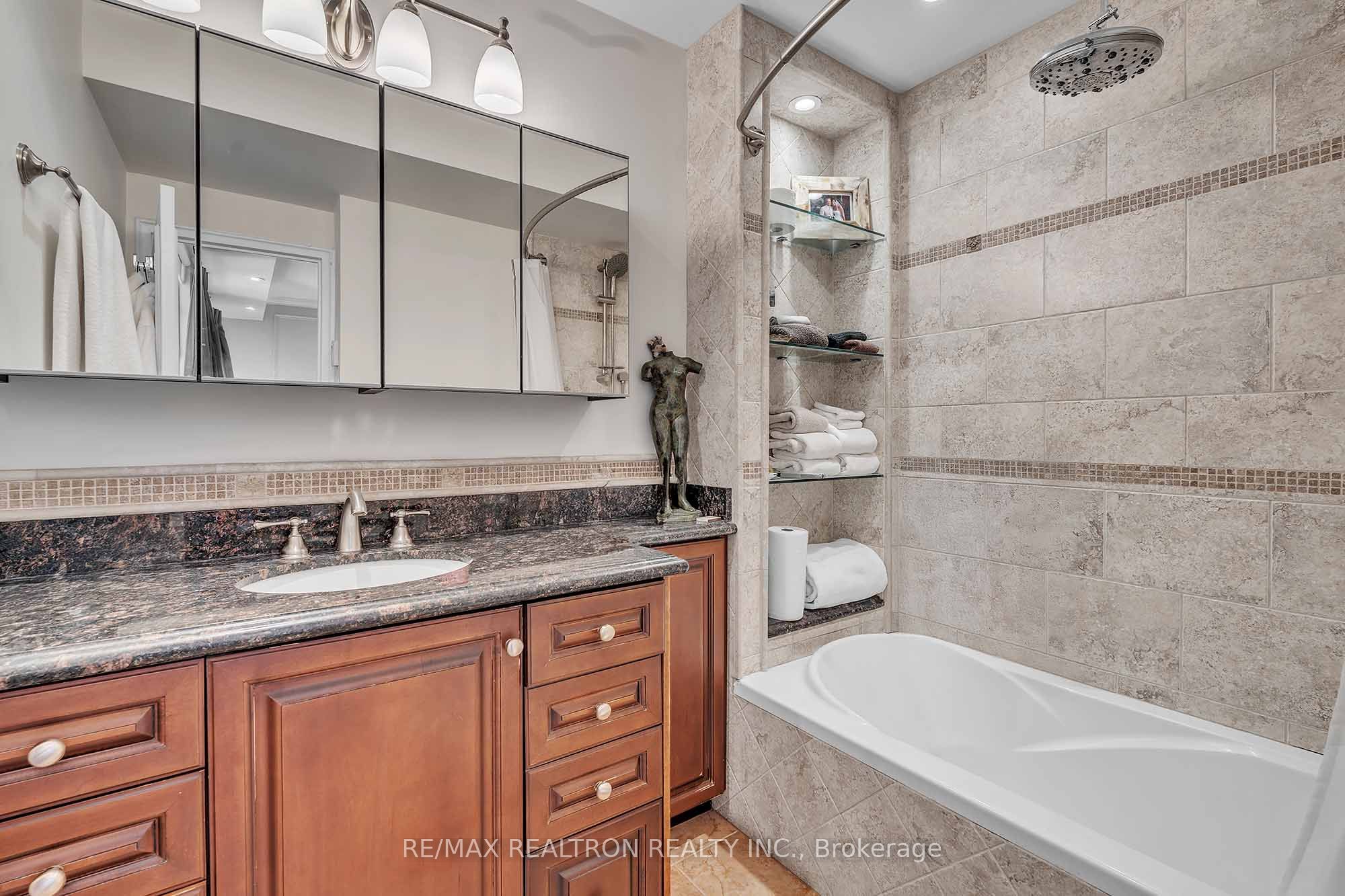 423 Avenue Road, #12