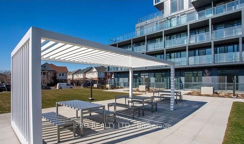 2 Bedrooms Condo at 3200 Dakota, Burlington For sale