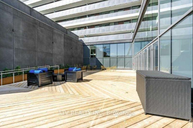 2 Bedrooms Condo at 160 Flemington, Toronto For sale