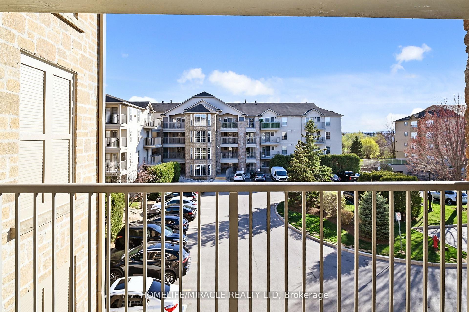 2 Bedrooms Condo at 1440 Bishops, Oakville For sale