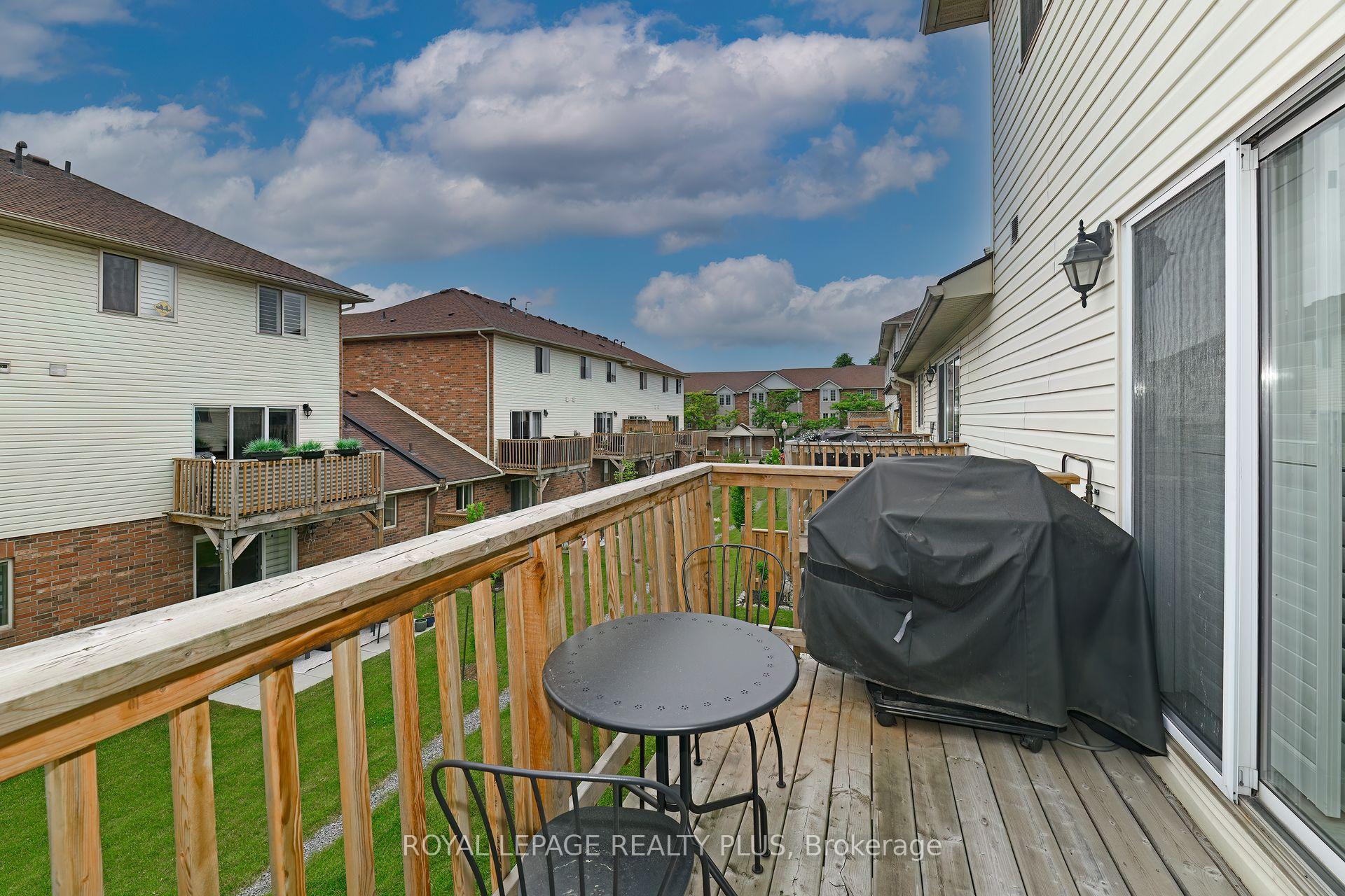 3 Bedrooms Condo at 4045 Upper Middle, Burlington For sale