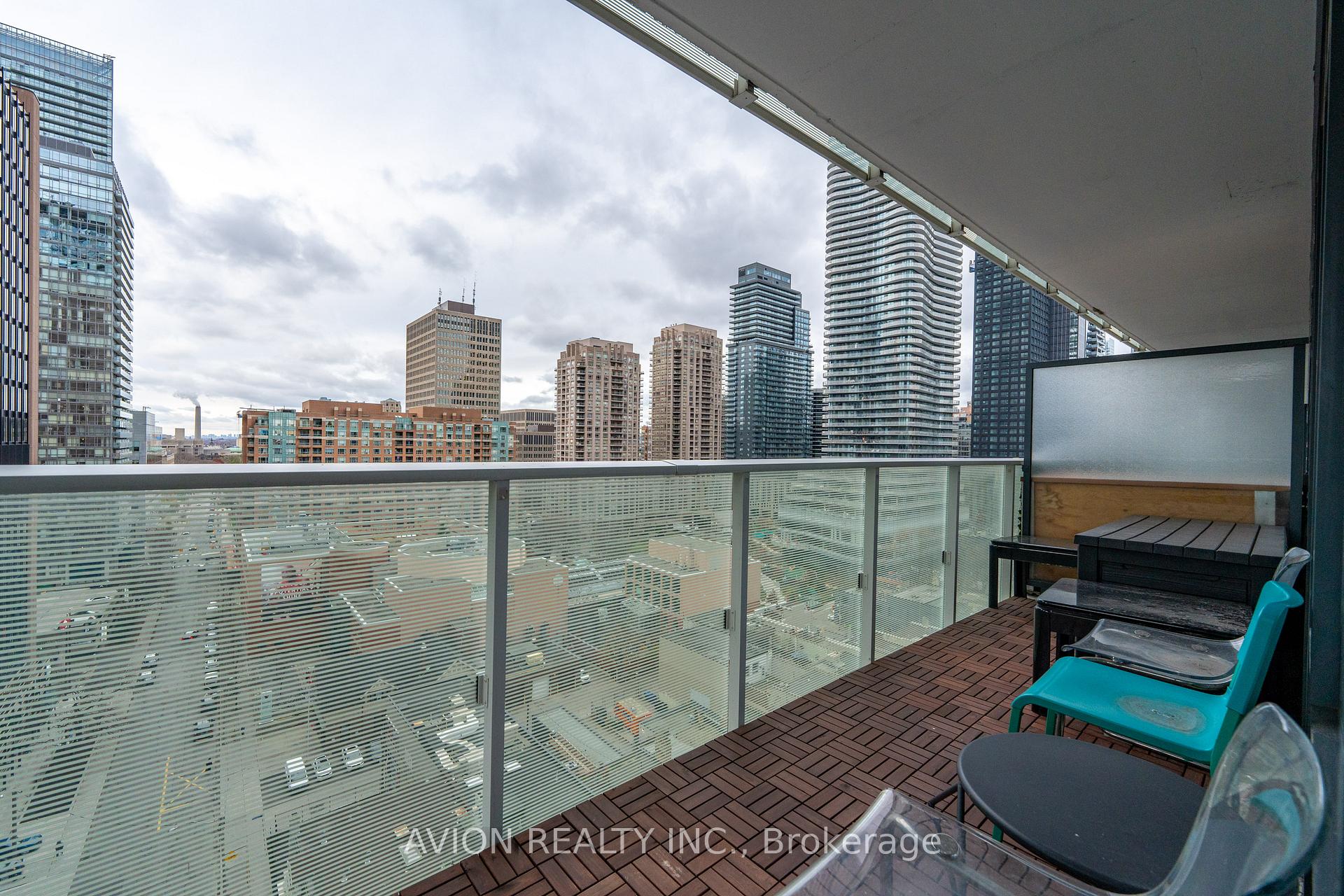 3 Bedrooms Condo at 501 yonge, Toronto For sale
