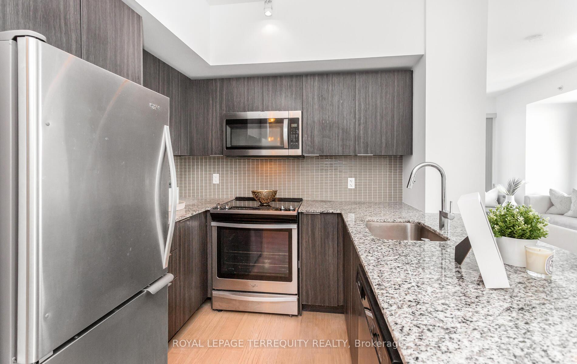 2 Bedrooms Condo at 30 Shore Breeze,  Toronto For sale