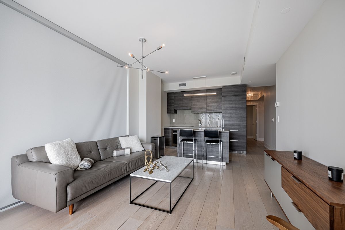 200 Bloor Street W 1001