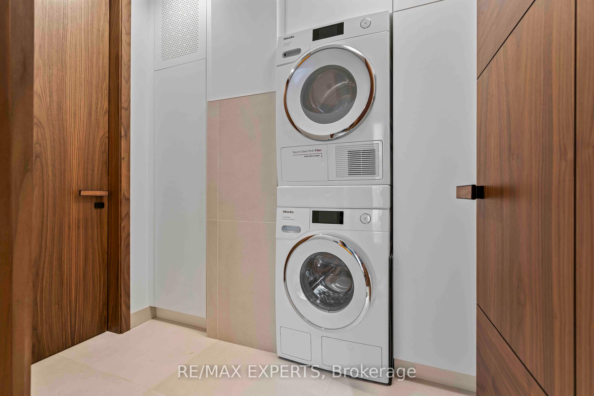4 Bedrooms Condo at 1700 Avenue, Toronto For sale