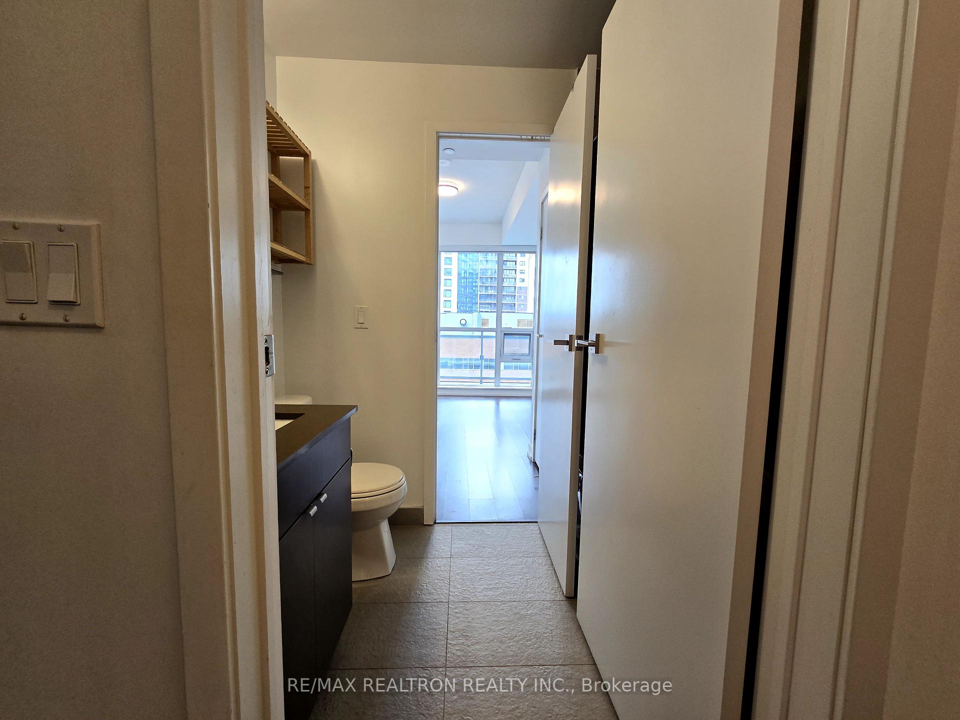 2 Bedrooms Condo at 89 Dunfield,  Toronto For sale