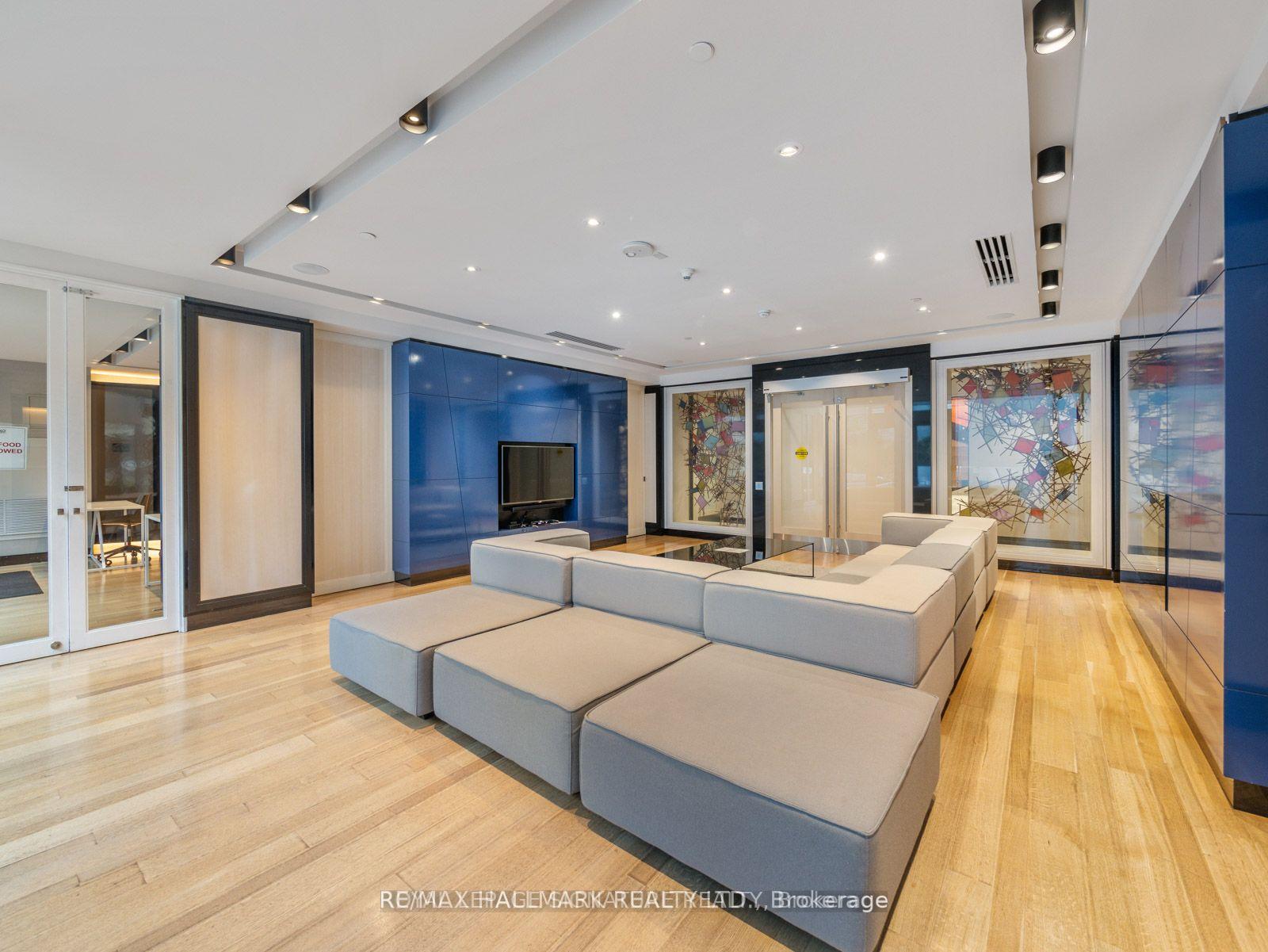 2 Bedrooms Condo at 30 Roehampton,  Toronto For sale