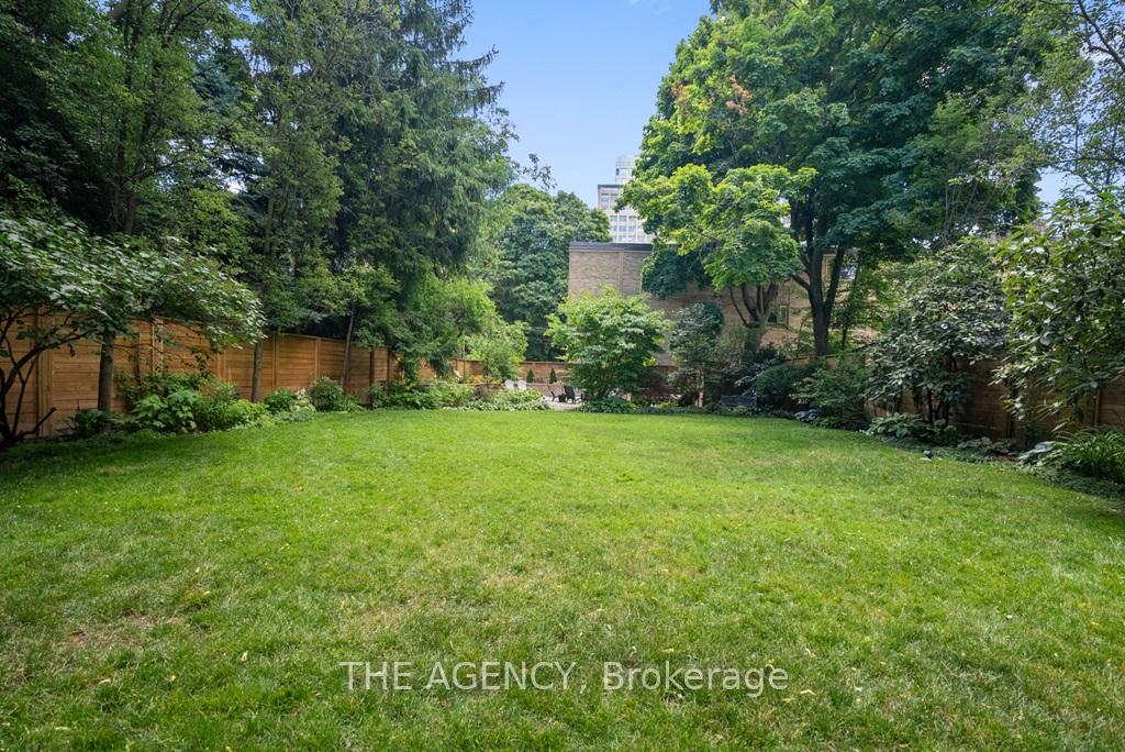 2 Bedrooms Condo at 105 Heath, Toronto For sale