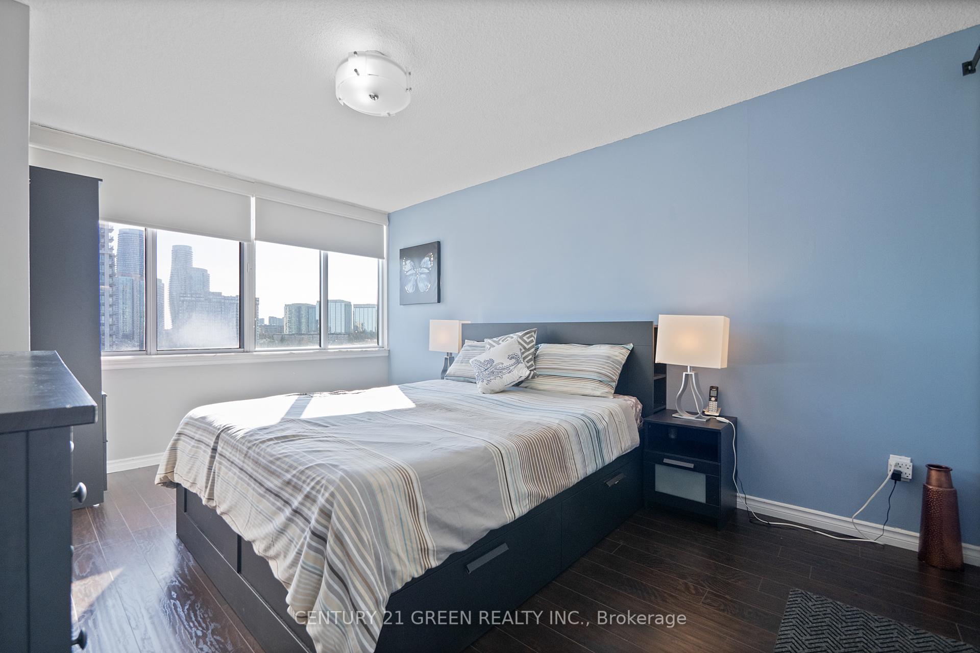 4 Bedrooms Condo at 1300 Mississauga Valleys, Mississauga For sale