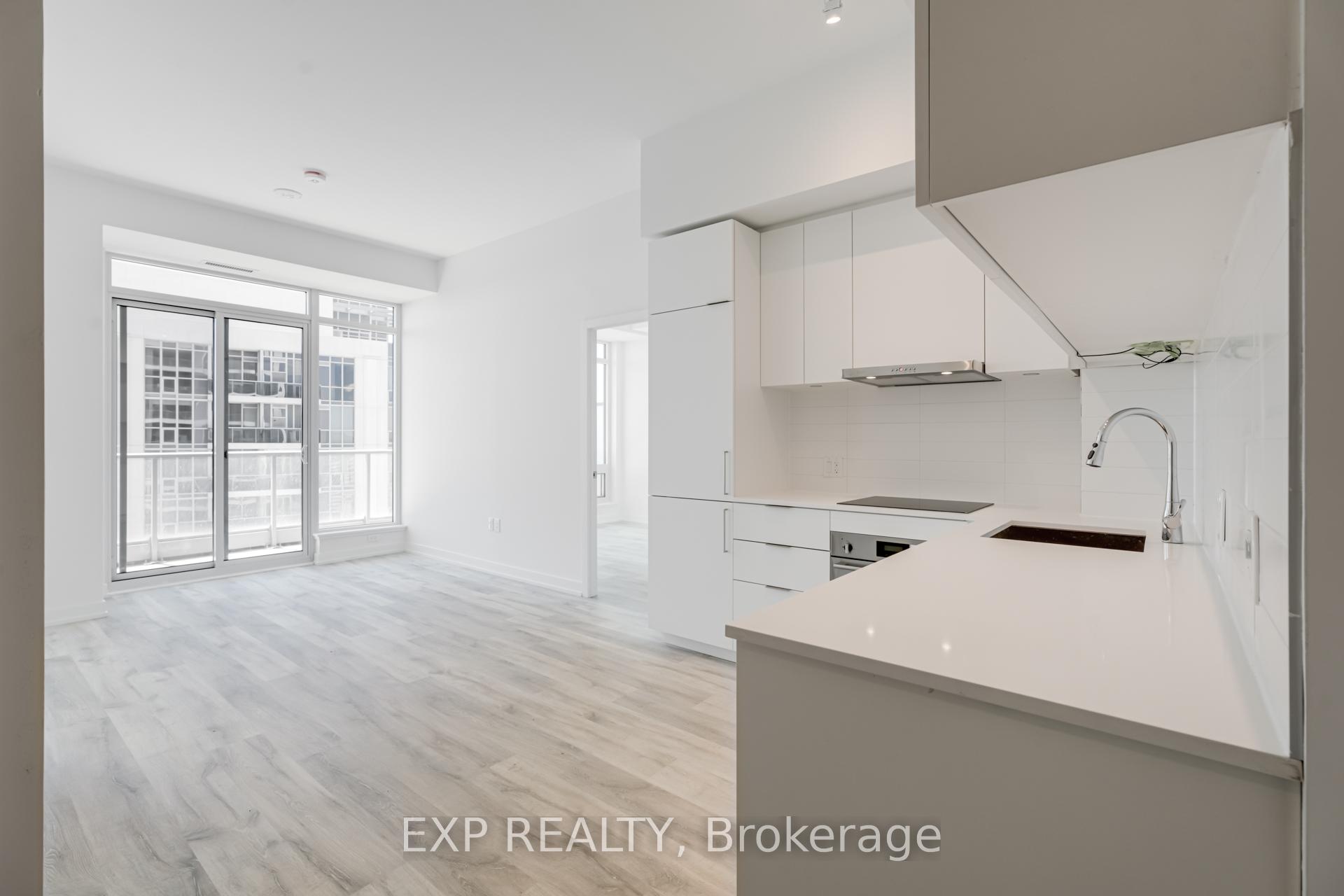 3 Bedrooms Condo at 8 Olympic Gdn S, Toronto For sale