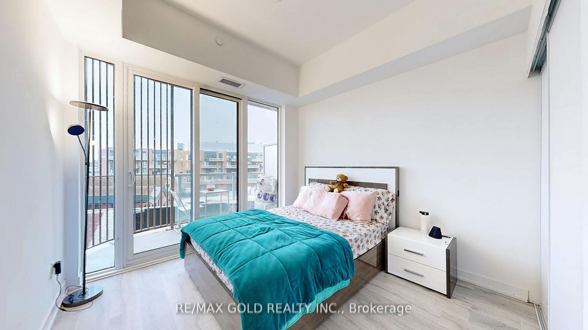 1 Bedroom Condo at 200 Missinnihe, Mississauga For sale