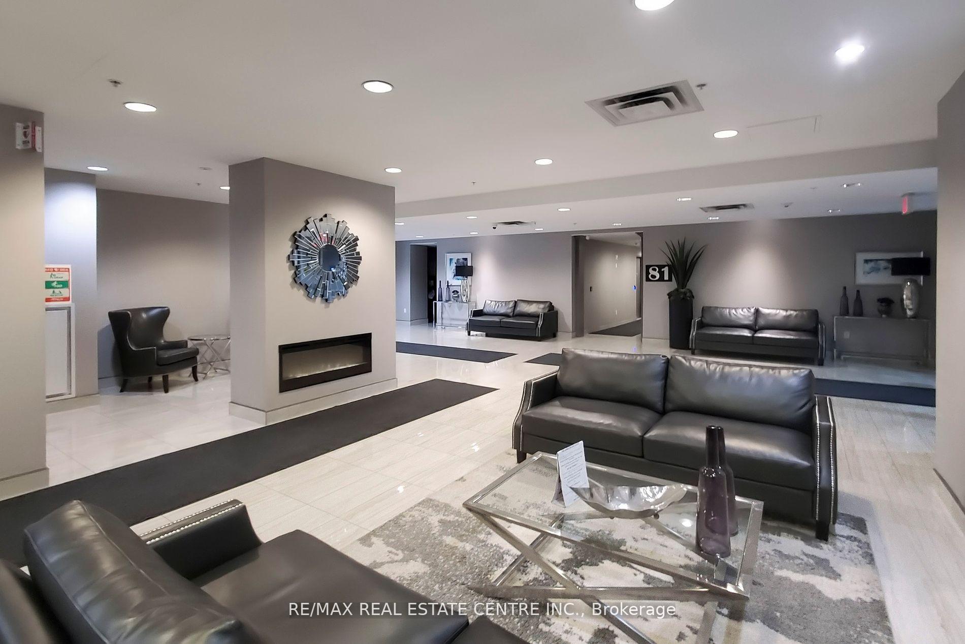 2 Bedrooms Condo at 81 Robinson,  Hamilton For sale