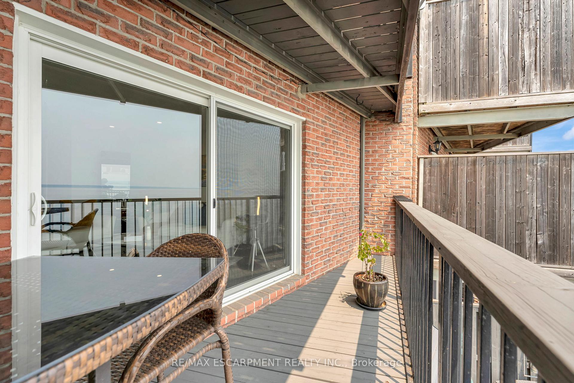 1 Bedroom Condo at 2136 Old Lakeshore, Burlington For sale