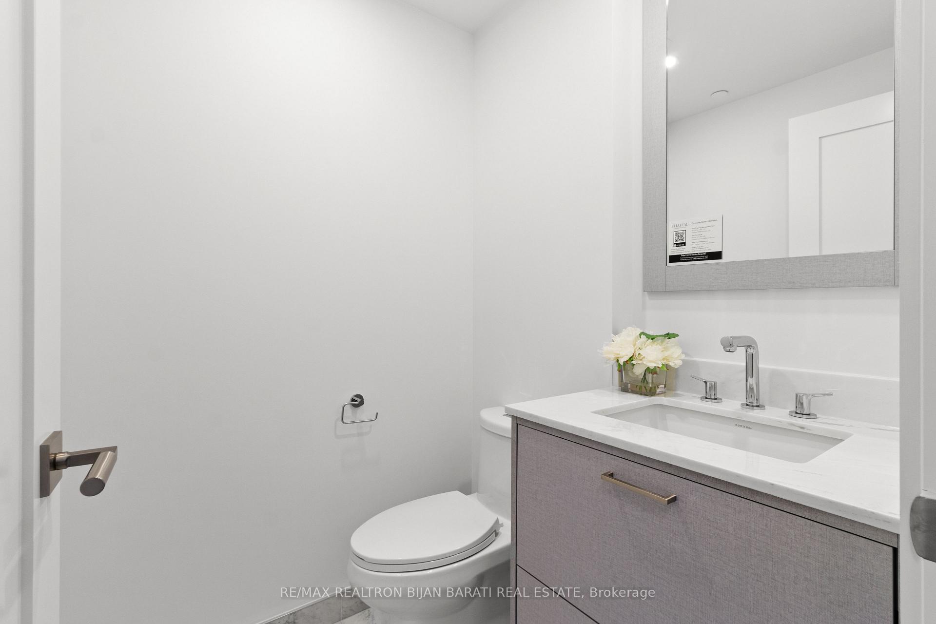 3 Bedrooms Condo at 10 Inn On The Park, Toronto For sale
