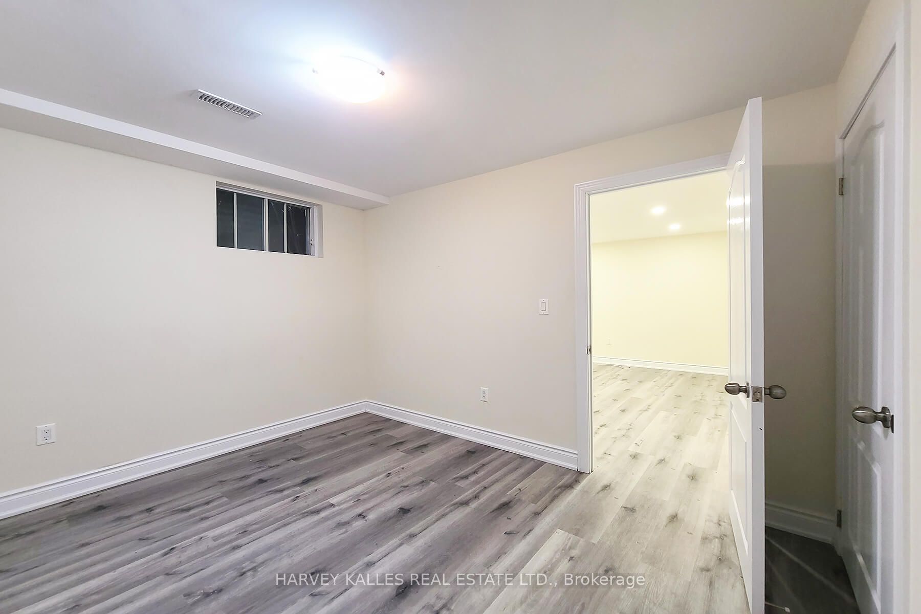 99 Stilecroft Drive Lower