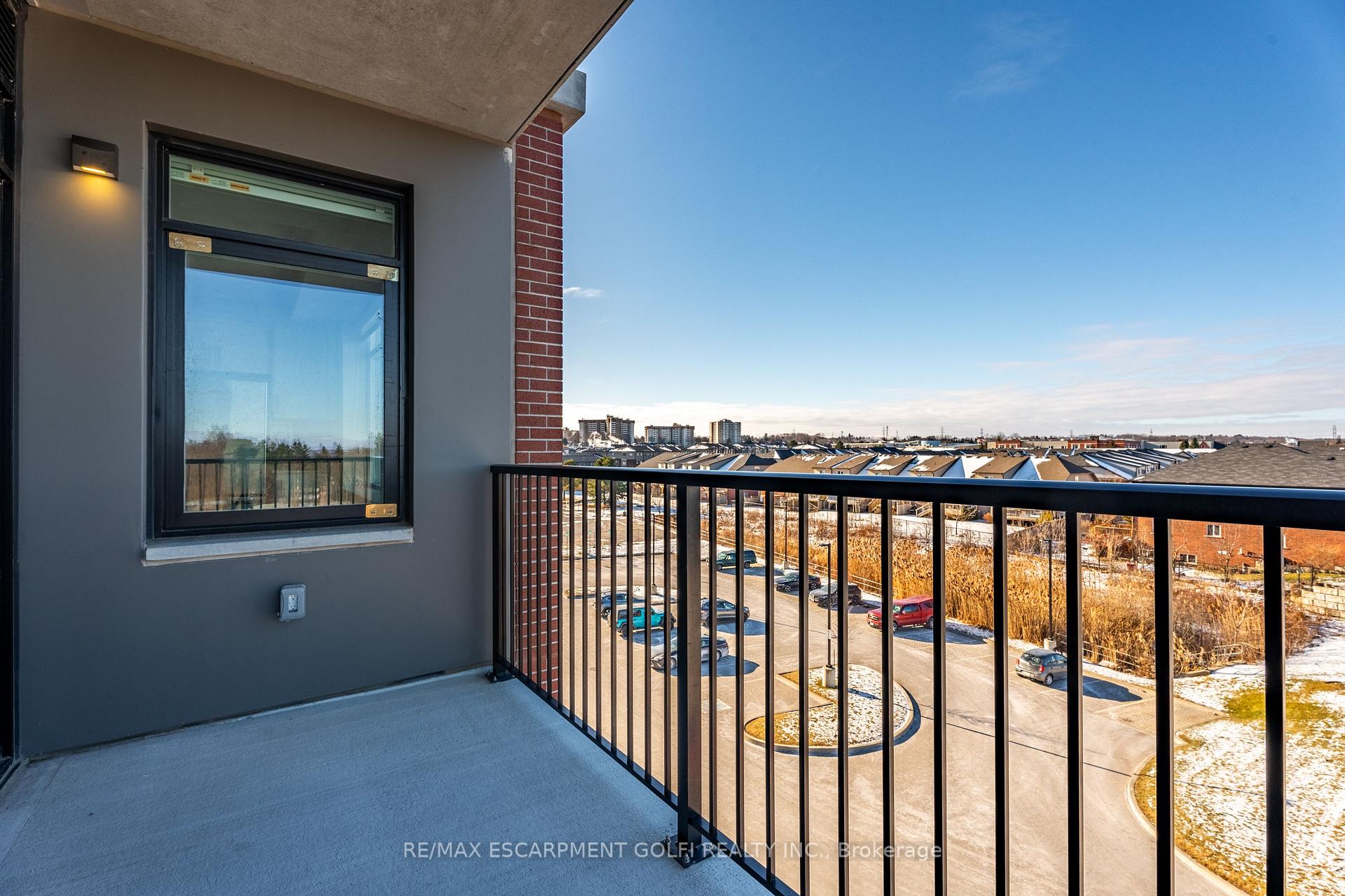 2 Bedrooms Condo at 1 Redfern, Hamilton For sale