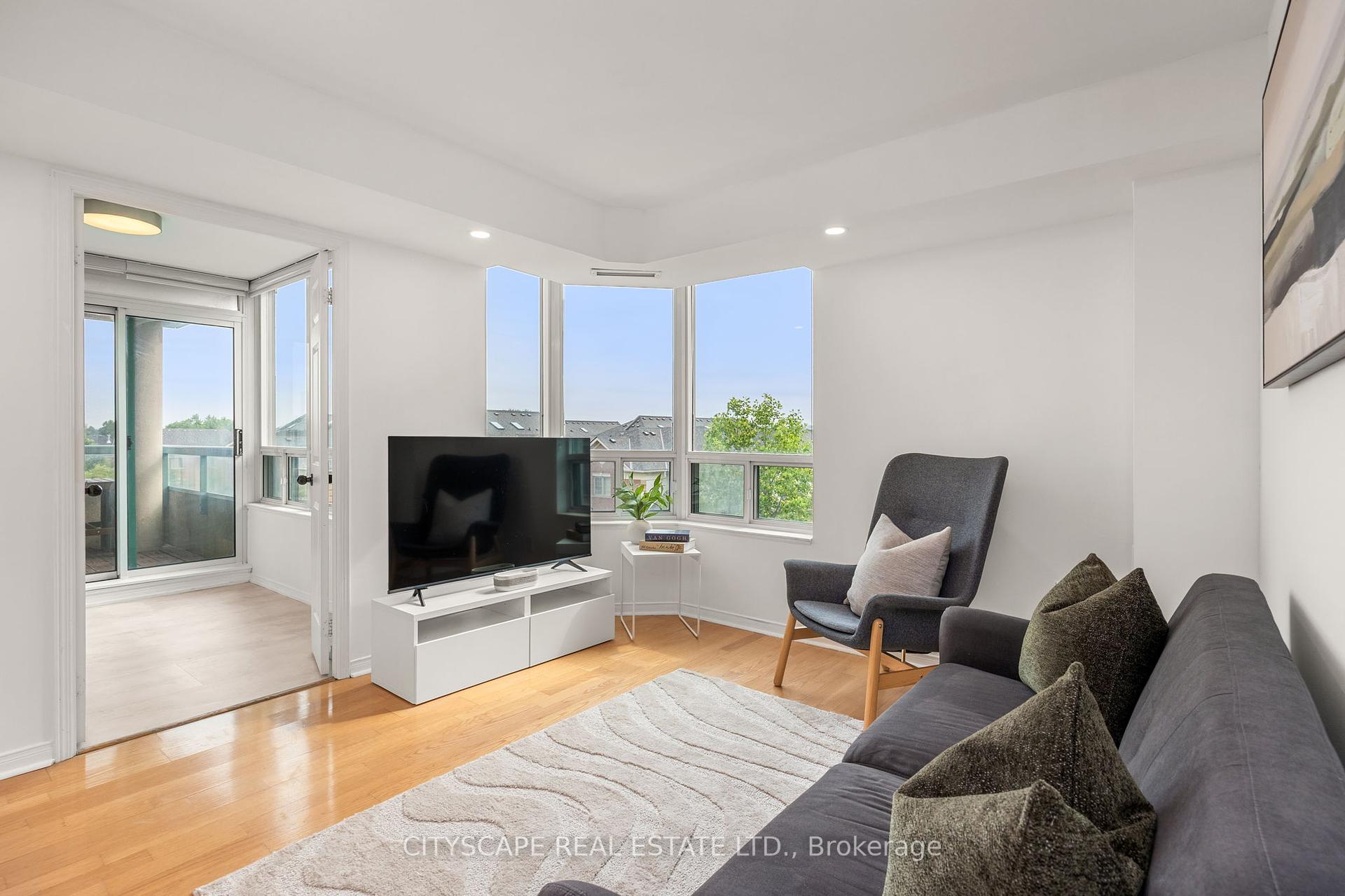 2 Bedrooms Condo at 5 Emerald, Vaughan For sale