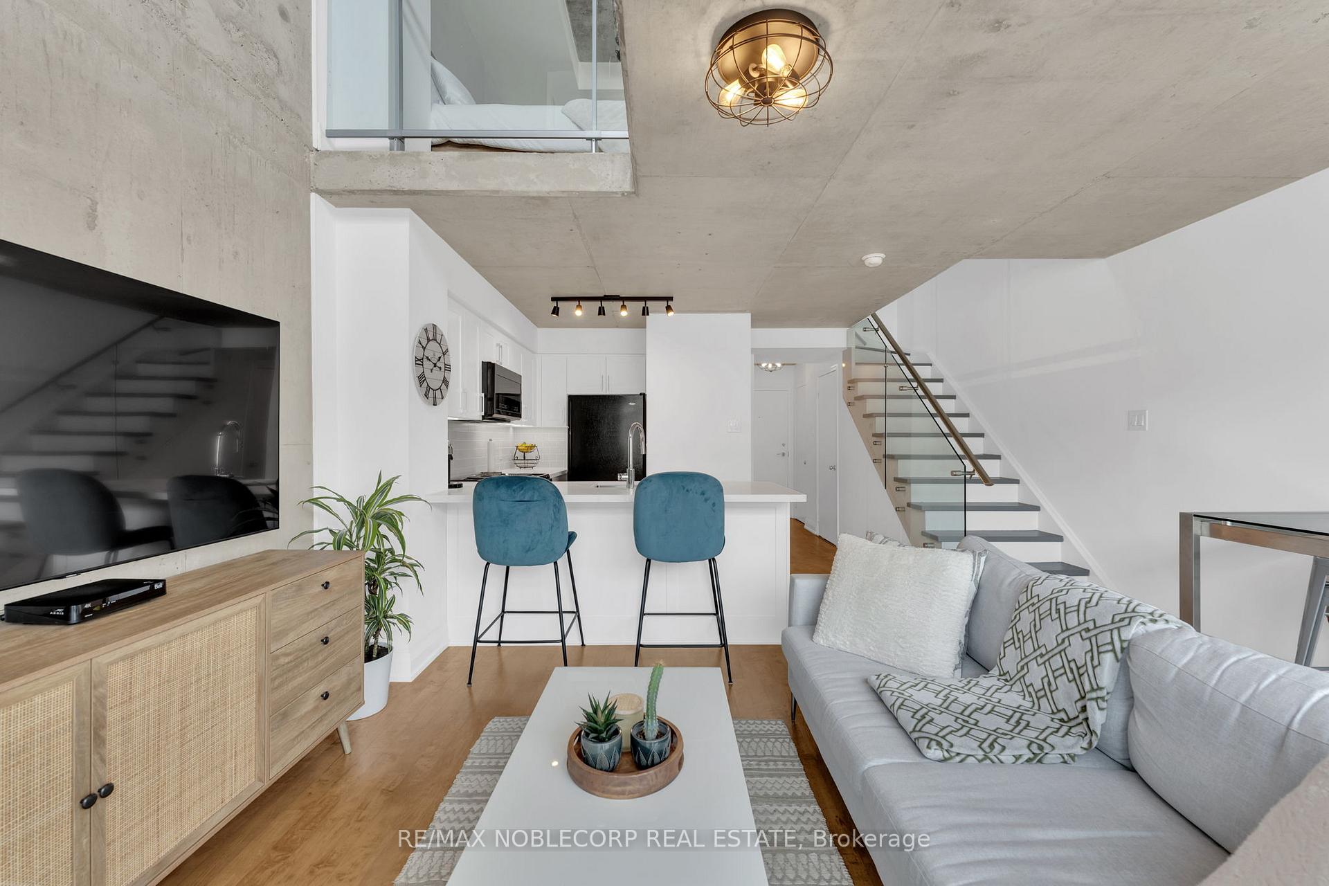 2 Bedrooms Condo at 954 King, Toronto For sale