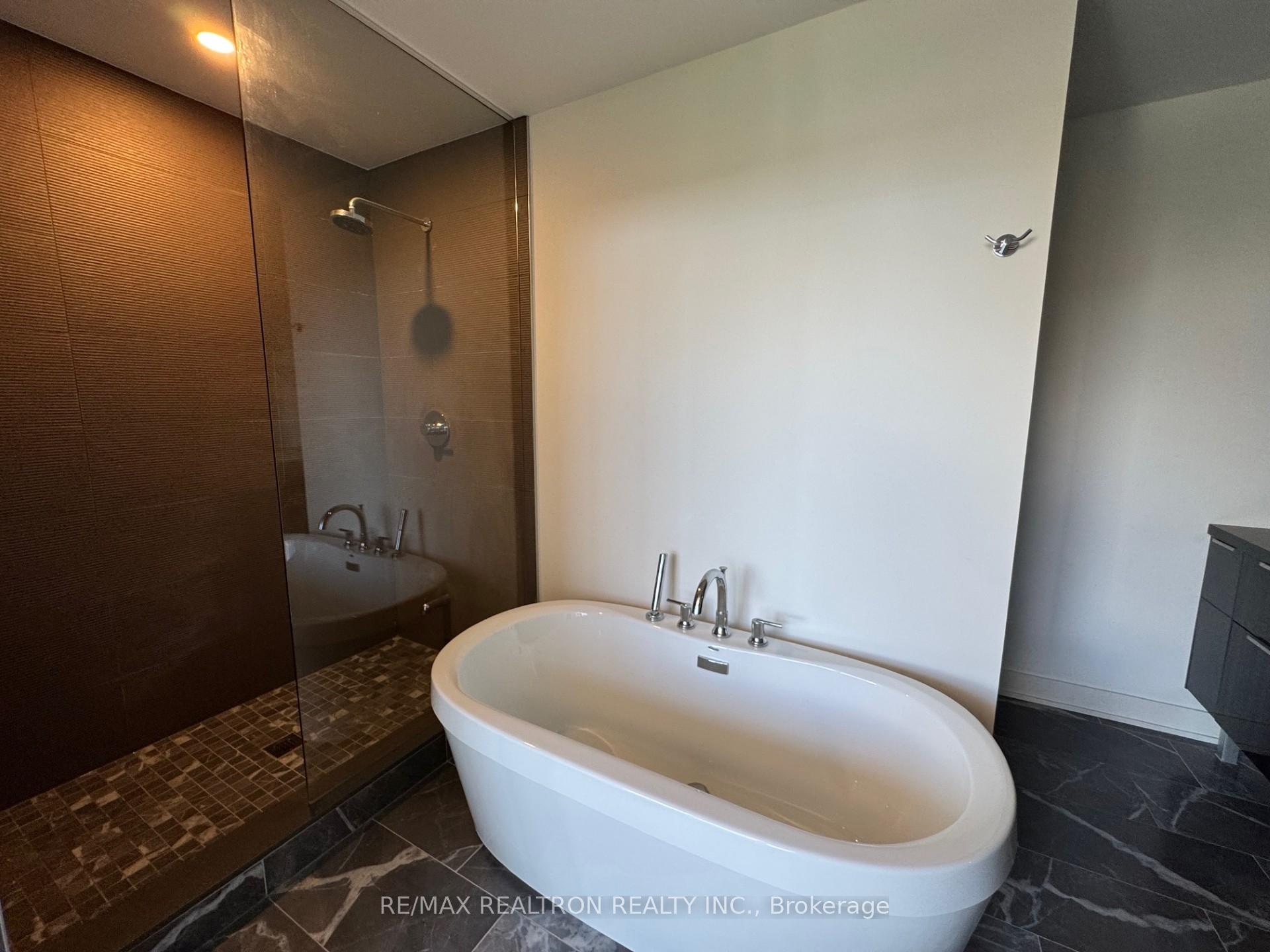 3 Bedrooms Condo at 25 Sonic, Toronto For sale