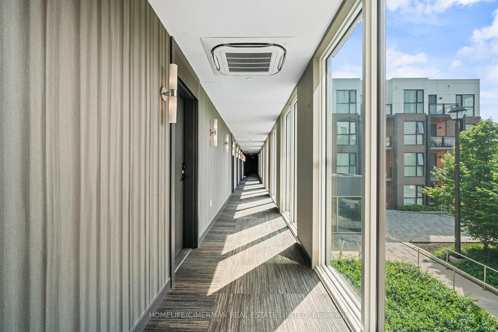 4 Bedrooms Condo at 210 Sabina, Oakville For sale