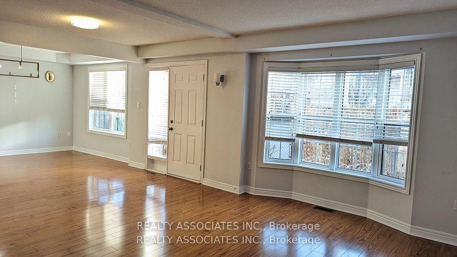 3 Bedrooms Condo at 199 Hillcrest,  Mississauga For sale