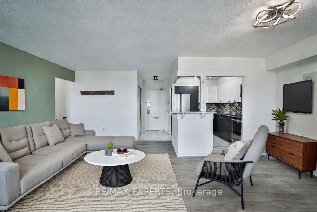 2 Bedrooms Condo at 551 The West Mall,  Toronto For sale