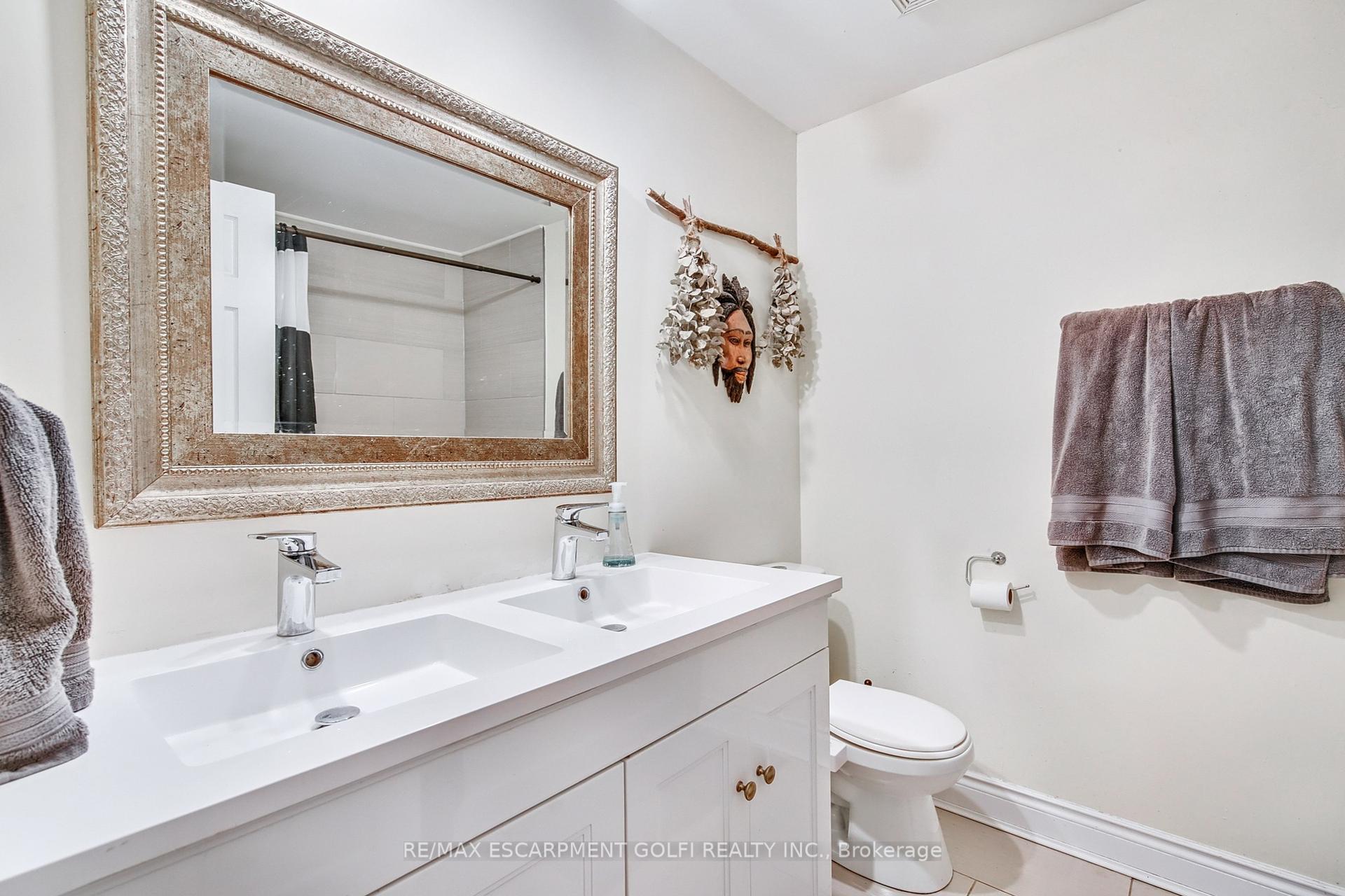 4 Bedrooms Condo at 23 WATSONS, Hamilton For sale